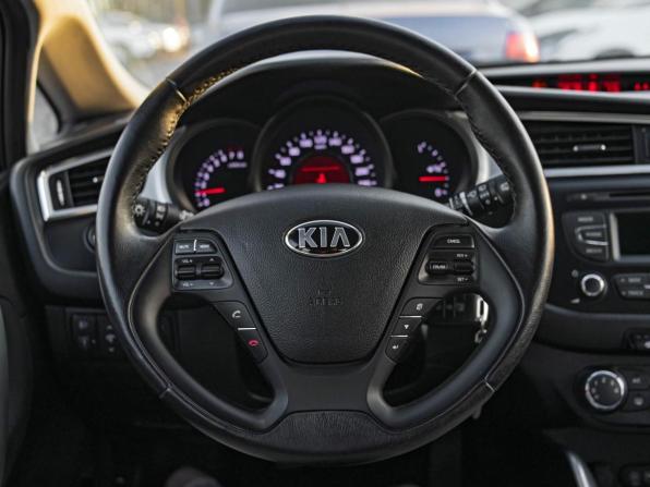 Kia Ceed II Рестайлинг с пробегом 2017 года, цена 1 015 000 рублей, 152386 км, хэтчбек, Автокод Объявления