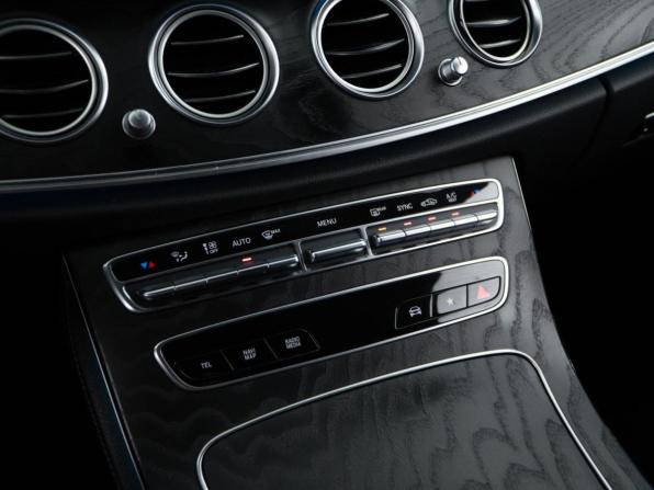 Mercedes-Benz E-Класс V (W213 S213 C238) Рестайлинг с пробегом 2021 года, цена 3 949 050 рублей, 148949 км, седан, Автокод Объявления