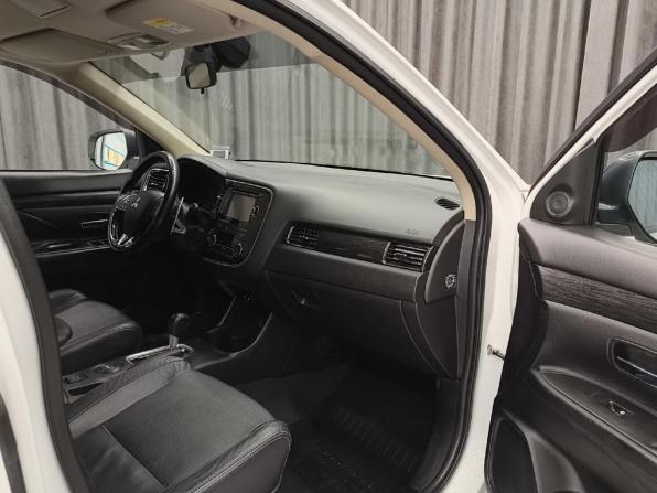 Mitsubishi Outlander III Рестайлинг 2 с пробегом 2015 года, цена 1 950 000 рублей, 200000 км, внедорожник, Автокод Объявления