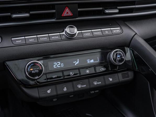 Hyundai Elantra VII (CN7) Рестайлинг с пробегом 2024 года, цена 2 299 000 рублей, 17230 км, седан, Автокод Объявления