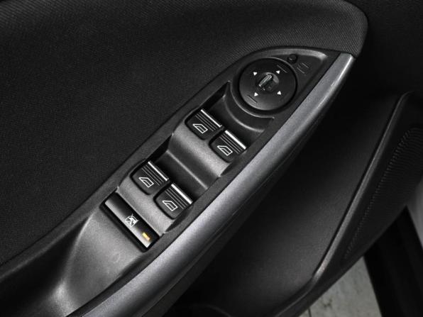 Ford Focus III с пробегом 2011 года, цена 949 000 рублей, 239996 км, хэтчбек, Автокод Объявления
