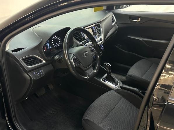 Hyundai Solaris II с пробегом 2017 года, цена 1 180 000 рублей, 116860 км, седан, Автокод Объявления