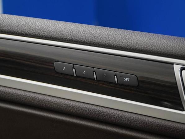 Volkswagen Touareg II Рестайлинг с пробегом 2015 года, цена 2 500 000 рублей, 136980 км, внедорожник, Автокод Объявления