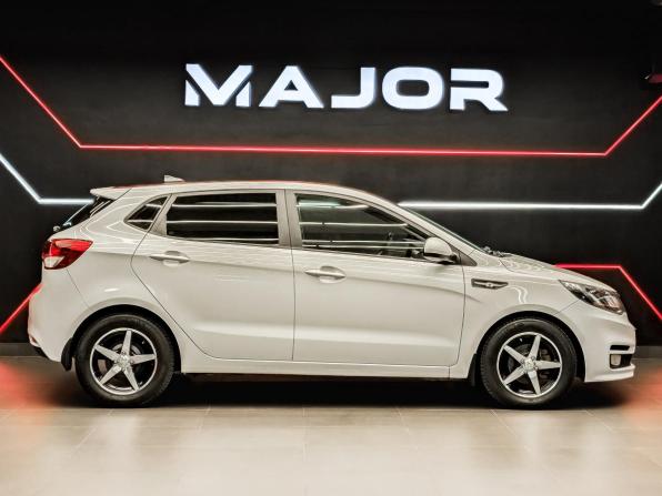 Kia Rio III Рестайлинг с пробегом 2017 года, цена 1 250 000 рублей, 104038 км, хэтчбек, Автокод Объявления