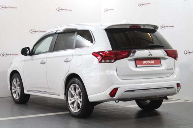 Mitsubishi Outlander III Рестайлинг 3 с пробегом 2022 года, цена 3 700 000 рублей, 305 км, внедорожник, Автокод Объявления
