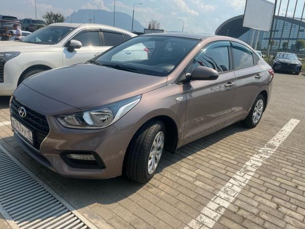 Hyundai Solaris II с пробегом 2018 года, цена 1 390 000 рублей, 117300 км, седан, Автокод Объявления