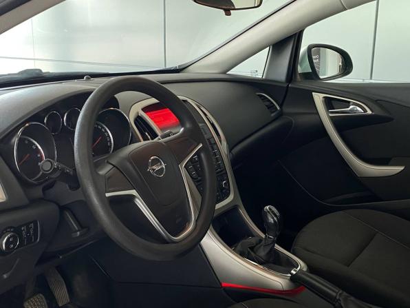 Opel Astra J с пробегом 2011 года, цена 805 000 рублей, 115784 км, хэтчбек, Автокод Объявления