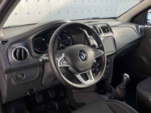 Renault Logan II Рестайлинг с пробегом 2018 года, цена 990 000 рублей, 112137 км, седан, Автокод Объявления