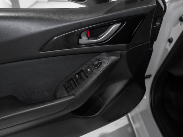 Mazda 3 III (BM) с пробегом 2014 года, цена 1 090 000 рублей, 180061 км, хэтчбек, Автокод Объявления