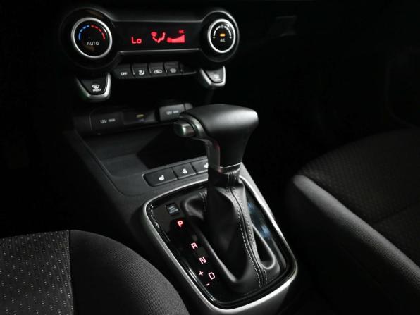 Kia Rio IV Рестайлинг с пробегом 2022 года, цена 1 680 000 рублей, 80116 км, хэтчбек, Автокод Объявления