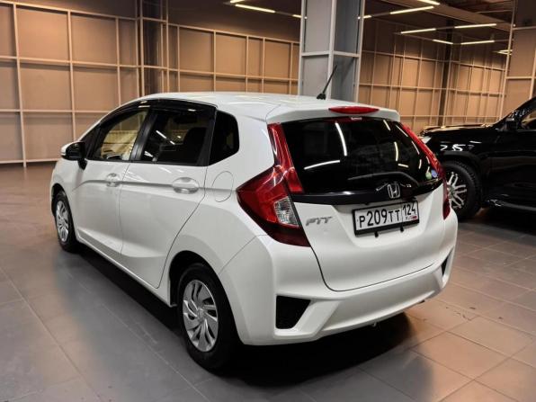 Honda Fit III Рестайлинг с пробегом 2017 года, цена 947 000 рублей, 89753 км, хэтчбек, Автокод Объявления