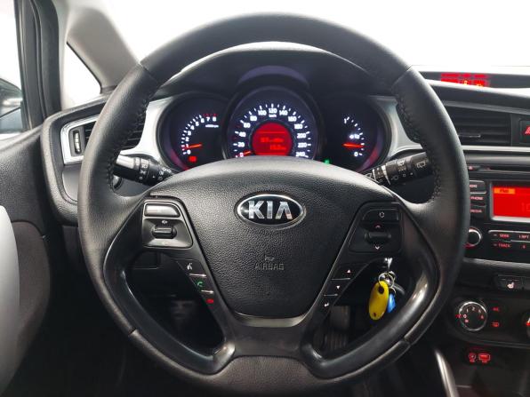 Kia Ceed II Рестайлинг с пробегом 2018 года, цена 1 299 000 рублей, 125115 км, хэтчбек, Автокод Объявления