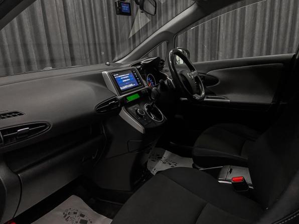 Toyota Wish II с пробегом 2011 года, цена 1 190 000 рублей, 174321 км, минивэн, Автокод Объявления
