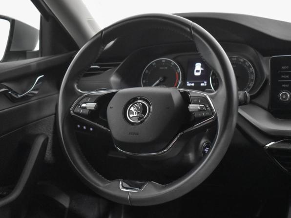 Skoda Octavia IV (A8) с пробегом 2021 года, цена 1 979 900 рублей, 152143 км, лифтбек, Автокод Объявления