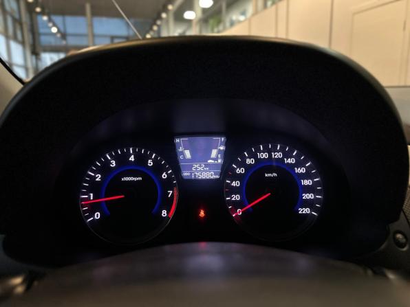 Hyundai Solaris I с пробегом 2013 года, цена 740 000 рублей, 175900 км, хэтчбек, Автокод Объявления