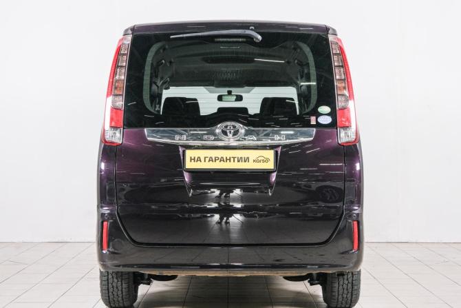 Toyota Noah III (R80) с пробегом 2015 года, цена 1 699 000 рублей, 134000 км, минивэн, Автокод Объявления