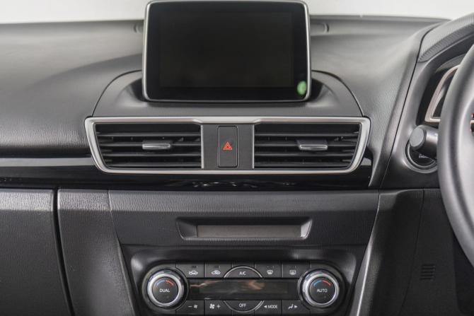 Mazda Axela III с пробегом 2015 года, цена 1 329 000 рублей, 105418 км, хэтчбек, Автокод Объявления