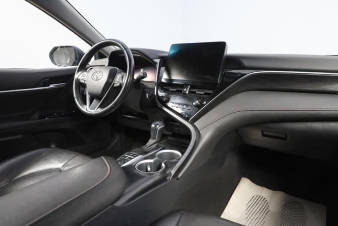 Toyota Camry VIII (XV70) Рестайлинг с пробегом 2023 года, цена 3 929 000 рублей, 43800 км, седан, Автокод Объявления