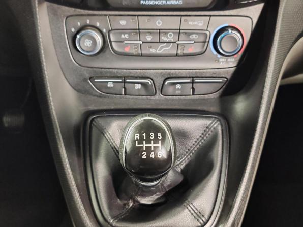 Ford Tourneo Connect II Рестайлинг с пробегом 2019 года, цена 1 699 000 рублей, 113266 км, компактвэн, Автокод Объявления