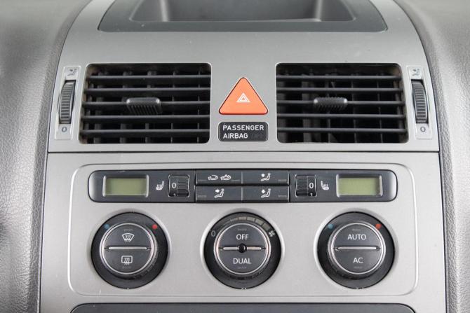 Volkswagen Touran I Рестайлинг с пробегом 2010 года, цена 899 000 рублей, 130000 км, компактвэн, Автокод Объявления