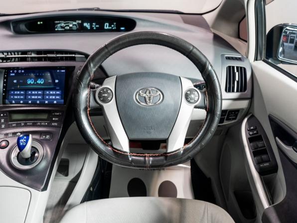 Toyota Prius III (XW30) с пробегом 2010 года, цена 895 000 рублей, 188263 км, лифтбек, Автокод Объявления