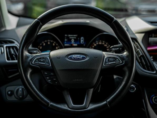 Ford Kuga II Рестайлинг с пробегом 2018 года, цена 1 040 000 рублей, 280505 км, внедорожник, Автокод Объявления