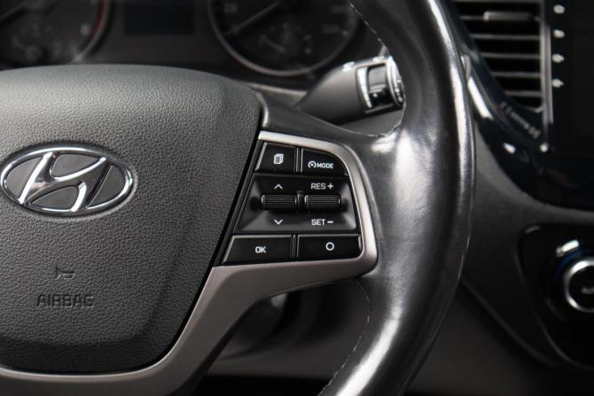 Hyundai Solaris II с пробегом 2019 года, цена 1 299 000 рублей, 180872 км, седан, Автокод Объявления