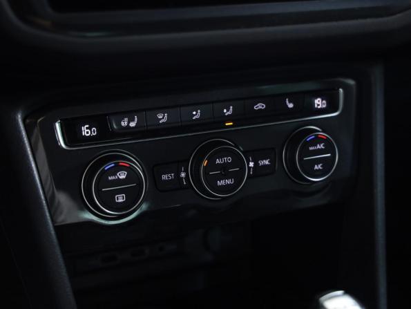 Volkswagen Tiguan II с пробегом 2019 года, цена 1 949 000 рублей, 150085 км, внедорожник, Автокод Объявления