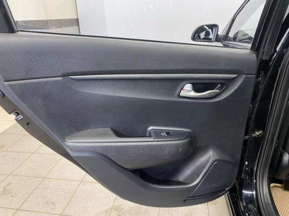 Kia Rio IV Рестайлинг с пробегом 2021 года, цена 1 459 000 рублей, 131272 км, седан, Автокод Объявления