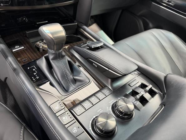 Lexus LX III Рестайлинг 2 с пробегом 2019 года, цена 7 999 000 рублей, 120000 км, внедорожник, Автокод Объявления