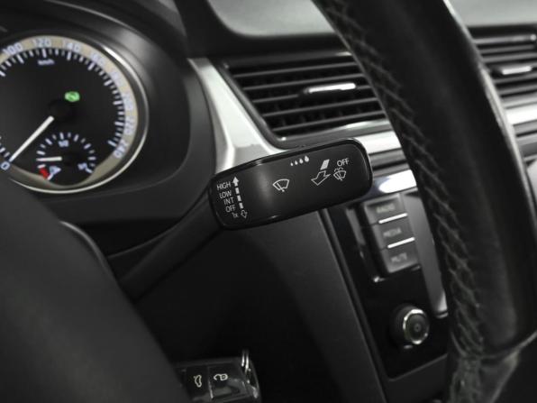 Skoda Rapid I с пробегом 2016 года, цена 1 239 000 рублей, 183372 км, лифтбек, Автокод Объявления