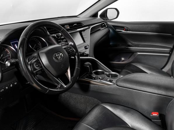 Toyota Camry VIII (XV70) с пробегом 2019 года, цена 2 390 000 рублей, 178941 км, седан, Автокод Объявления