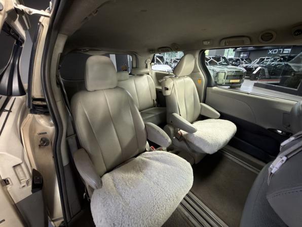 Toyota Sienna III с пробегом 2010 года, цена 1 480 000 рублей, 249313 км, минивэн, Автокод Объявления