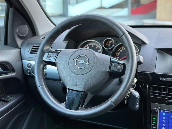 Opel Astra H Рестайлинг с пробегом 2012 года, цена 509 000 рублей, 232552 км, седан, Автокод Объявления