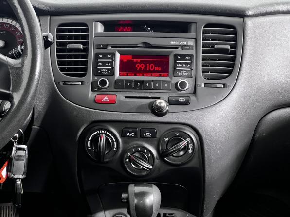 Kia Rio II Рестайлинг с пробегом 2011 года, цена 650 000 рублей, 211866 км, хэтчбек, Автокод Объявления
