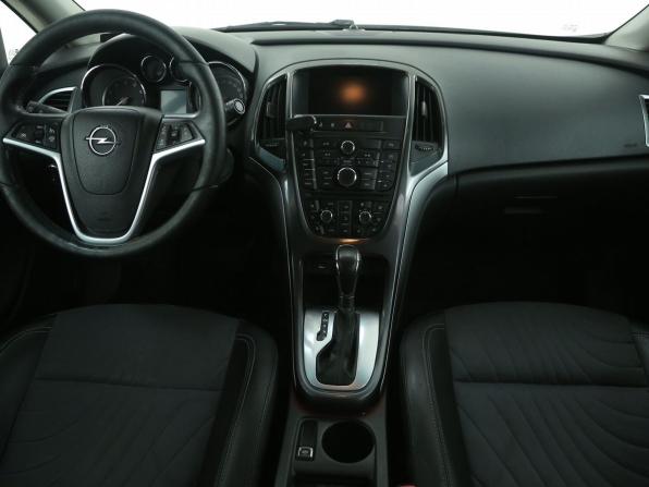 Opel Astra J Рестайлинг с пробегом 2014 года, цена 577 000 рублей, 144000 км, седан, Автокод Объявления