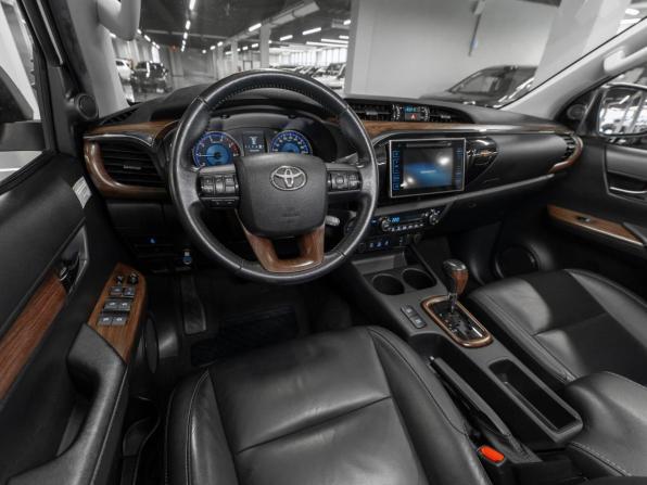 Toyota Hilux VIII с пробегом 2016 года, цена 3 980 000 рублей, 104593 км, пикап, Автокод Объявления
