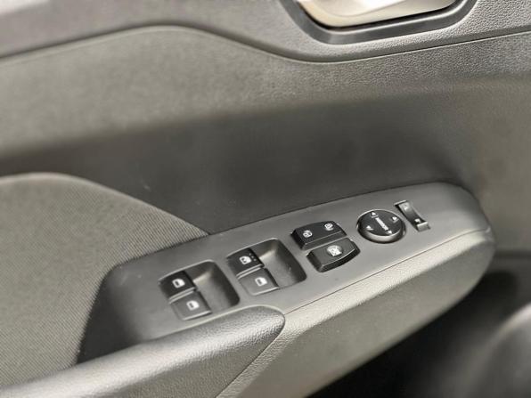 Hyundai Solaris II с пробегом 2017 года, цена 1 350 500 рублей, 121000 км, седан, Автокод Объявления