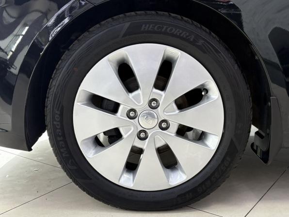 Kia Rio III Рестайлинг с пробегом 2015 года, цена 1 365 000 рублей, 33893 км, хэтчбек, Автокод Объявления