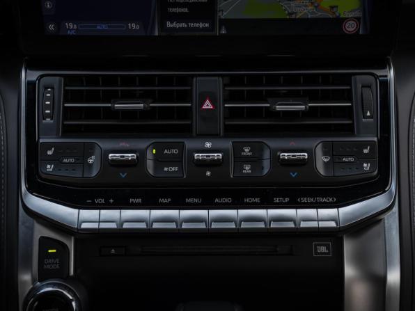 Toyota Land Cruiser 300 Series с пробегом 2024 года, цена 11 200 000 рублей, 18041 км, внедорожник, Автокод Объявления