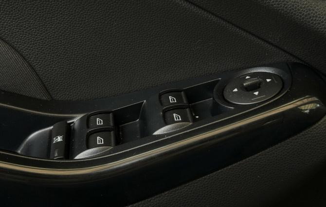 Ford Fiesta Mk6 Рестайлинг с пробегом 2015 года, цена 747 000 рублей, 209884 км, седан, Автокод Объявления