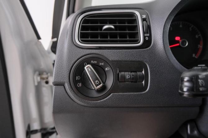 Volkswagen Polo V Рестайлинг с пробегом 2018 года, цена 969 000 рублей, 164500 км, седан, Автокод Объявления