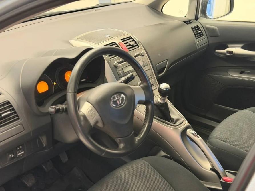 Toyota Auris I Челябинск  - изображение 13
