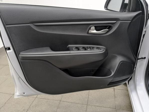 Kia Rio IV Рестайлинг с пробегом 2021 года, цена 1 640 000 рублей, 57227 км, седан, Автокод Объявления