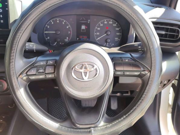 Toyota Yaris IV с пробегом 2021 года, цена 1 380 000 рублей, 103138 км, хэтчбек, Автокод Объявления