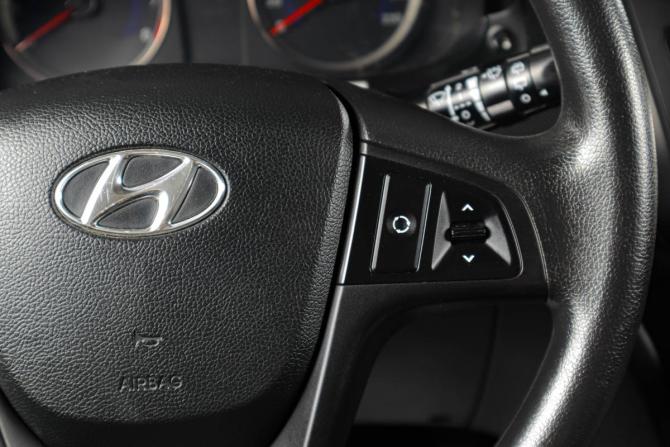 Hyundai Solaris I с пробегом 2012 года, цена 819 000 рублей, 211756 км, седан, Автокод Объявления