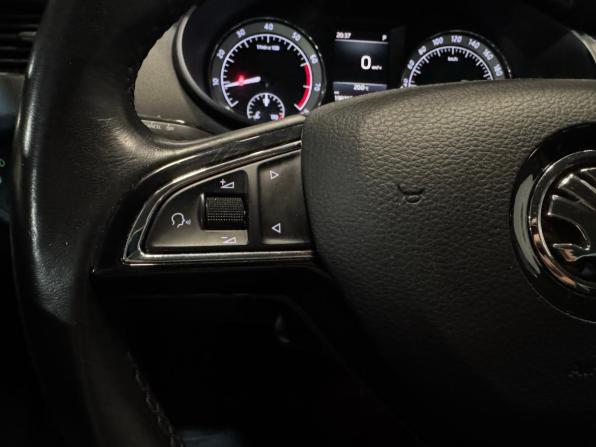 Skoda Octavia III (A7) Рестайлинг с пробегом 2018 года, цена 1 799 000 рублей, 197000 км, лифтбек, Автокод Объявления