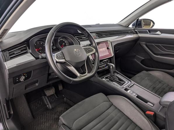 Volkswagen Passat B8 Рестайлинг с пробегом 2021 года, цена 2 210 000 рублей, 90268 км, седан, Автокод Объявления