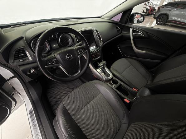 Opel Astra J с пробегом 2011 года, цена 615 000 рублей, 242486 км, хэтчбек, Автокод Объявления