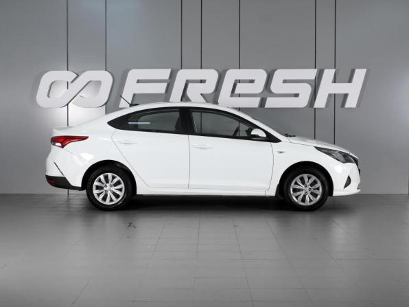 Hyundai Solaris II Рестайлинг с пробегом 2021 года, цена 1 625 000 рублей, 68096 км, седан, Автокод Объявления